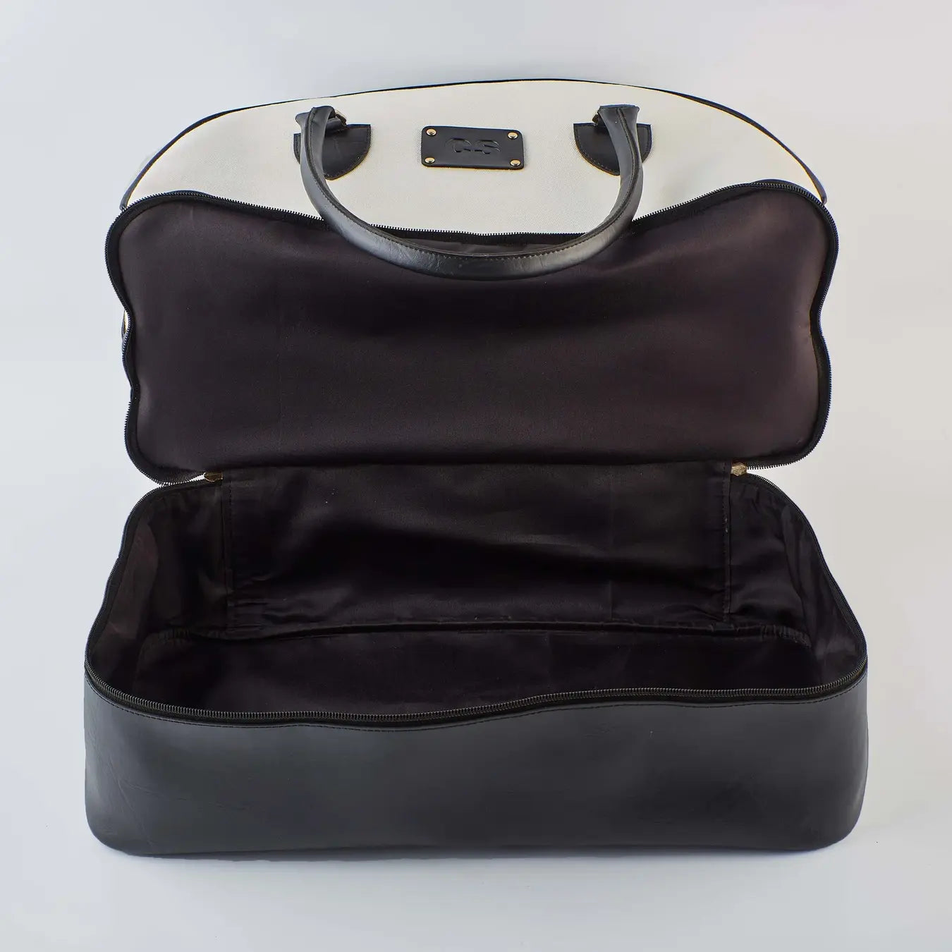 Spacious weekender bag open view