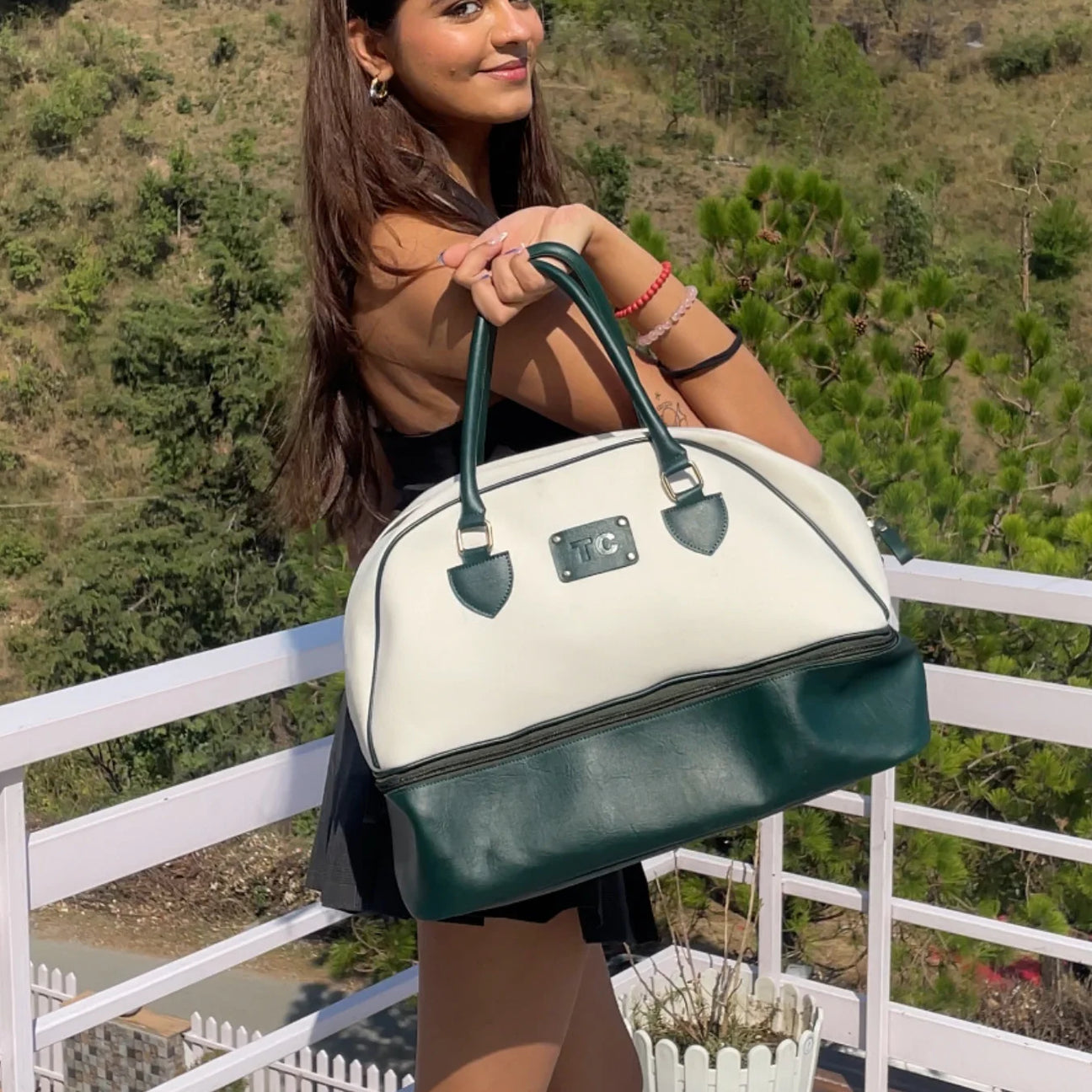 Weekender bag lifestyle image